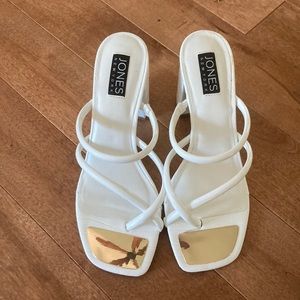 Jones New York White Strappy Dress Sandals; Size 8.5